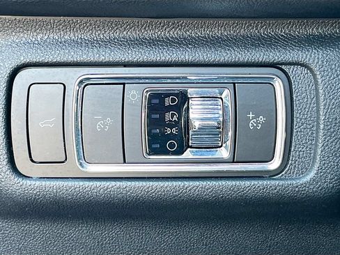Used 2025 Lincoln Corsair FWD image 10