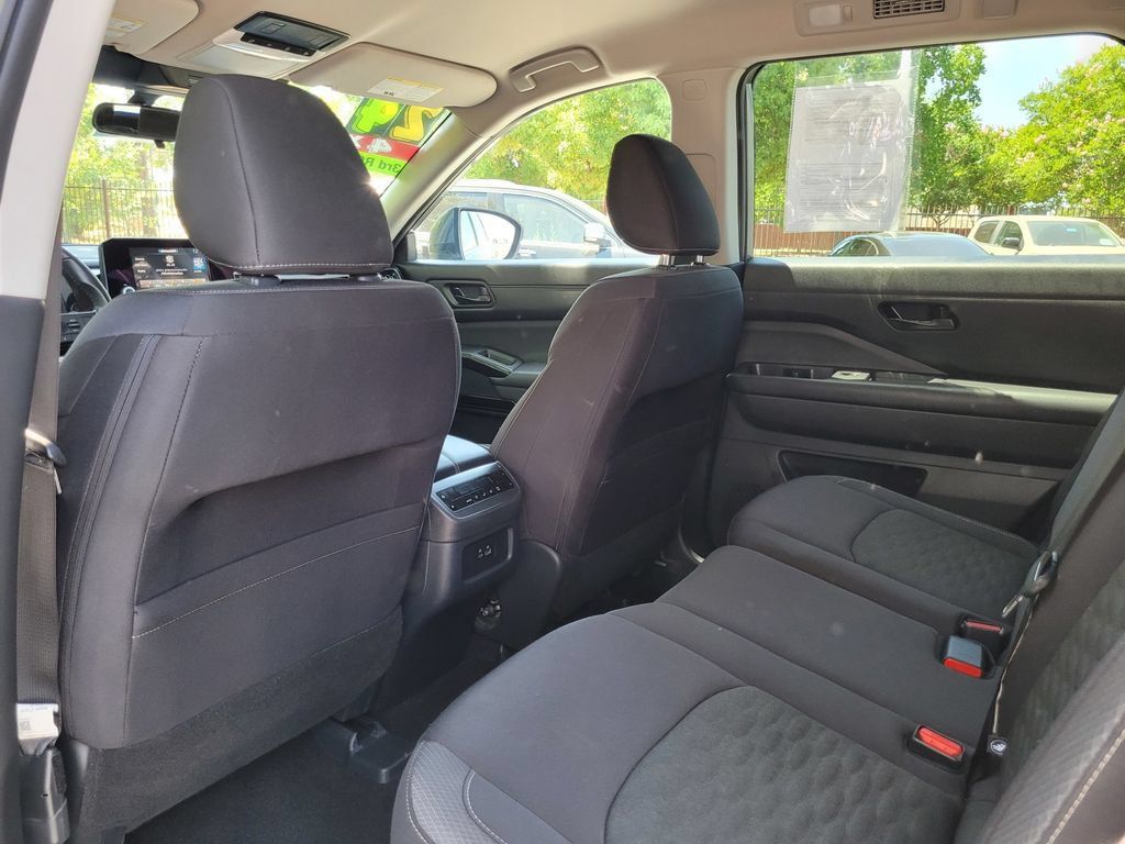Used 2024 Nissan Pathfinder SV AWD/4WD image 16