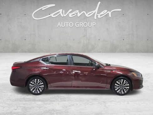 Used 2024 Nissan Altima 2.5 SV image 17