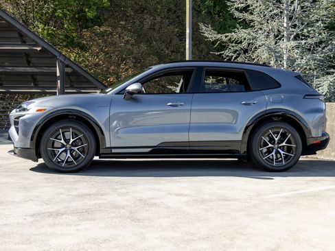 New 2026 Porsche Cayenne Turbo AWD/4WD image 2