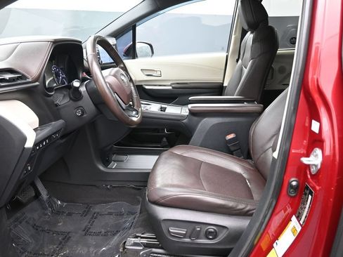 Used 2021 Toyota Sienna Platinum AWD/4WD image 19
