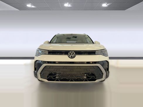 New 2026 Volkswagen Taos SE image 6