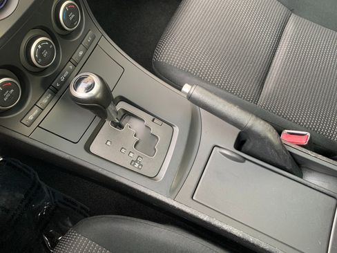 Used 2013 MAZDA MAZDA3 i Touring w/ Preferred Equipment Pkg image 16