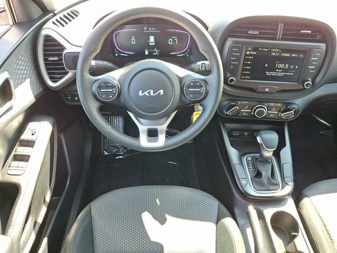 Certified 2025 Kia Soul LX w/ LX Technology Package FWD image 11