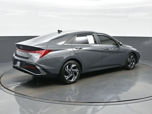 Certified 2024 Hyundai Elantra SEL w/ Convenience Package FWD image 6