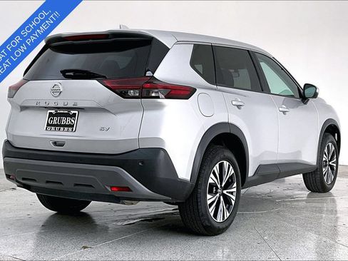 Used 2021 Nissan Rogue SV FWD image 2