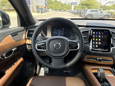 Certified 2024 Volvo XC90 T8 Plus AWD/4WD image 16
