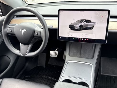 Used 2022 Tesla Model Y Performance AWD/4WD image 3