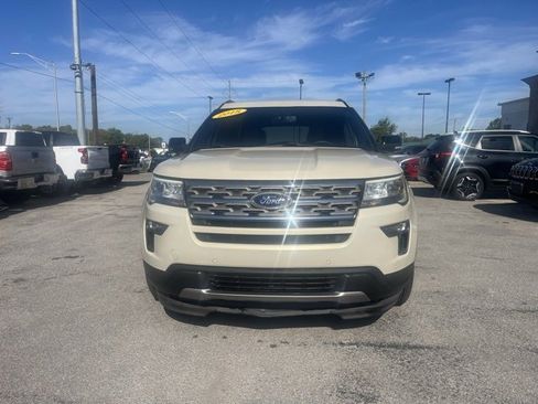 Used 2018 Ford Explorer XLT w/ Equipment Group 201A image 2
