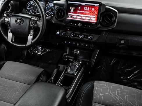 Used 2020 Toyota Tacoma TRD Sport w/ Technology Package AWD/4WD image 27