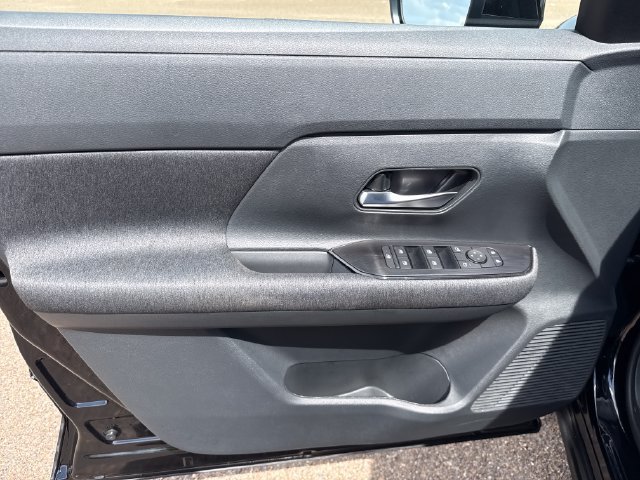 Used 2025 Nissan Kicks SV AWD/4WD image 10