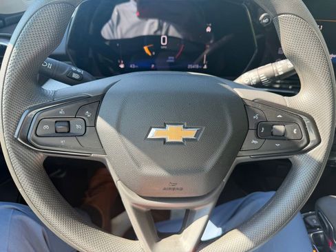 Used 2025 Chevrolet Trax LT FWD image 24