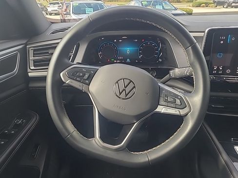 Used 2024 Volkswagen Atlas Cross Sport SE image 13