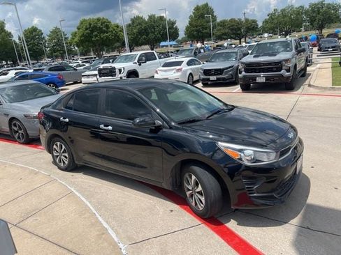 Used 2023 Kia Rio S w/ Technology Package FWD image 4