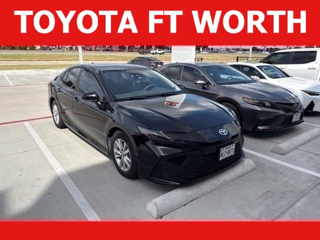 Used 2025 Toyota Camry LE w/ Convenience Package FWD image 1