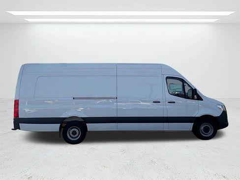 Used 2024 Mercedes-Benz Sprinter 3500 image 5