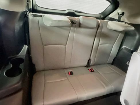 Used 2023 Toyota Highlander Bronze Edition FWD image 28