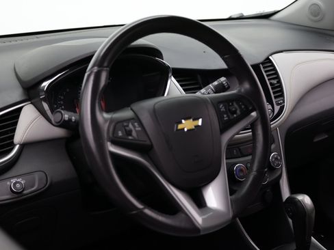 Used 2022 Chevrolet Trax LT w/ LT Convenience Package AWD/4WD image 10