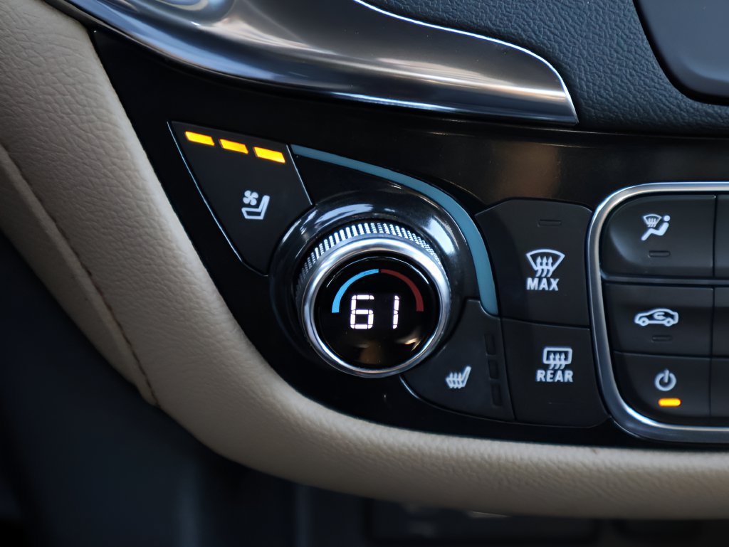 Used 2024 Chevrolet Equinox Premier FWD image 25