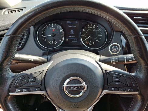 Used 2018 Nissan Rogue SV image 18