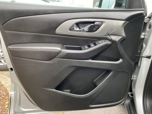 Used 2020 Chevrolet Traverse LS image 15
