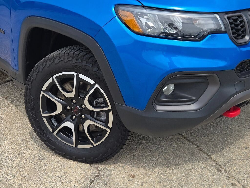 Certified 2025 Jeep Compass Trailhawk w/ Trailhawk Convenience Group AWD/4WD image 5