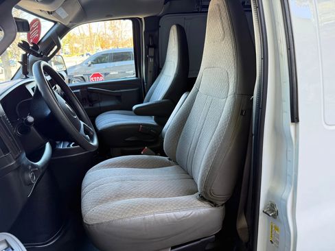 Used 2019 GMC Savana 2500 image 10