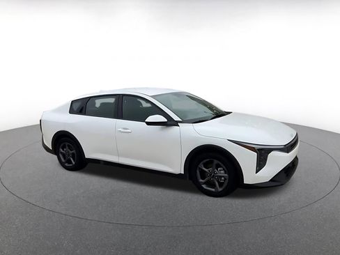 Used 2025 Kia K4 FWD image 2