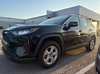 Used 2021 Toyota RAV4 LE AWD/4WD video 1