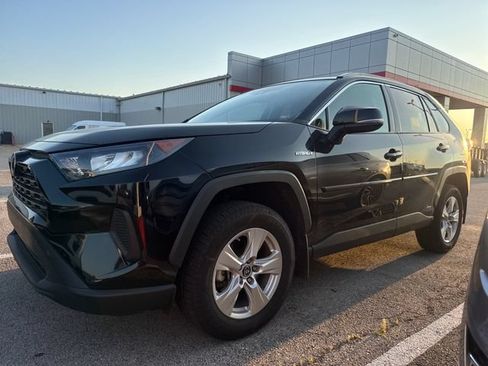 Used 2021 Toyota RAV4 LE AWD/4WD image 1