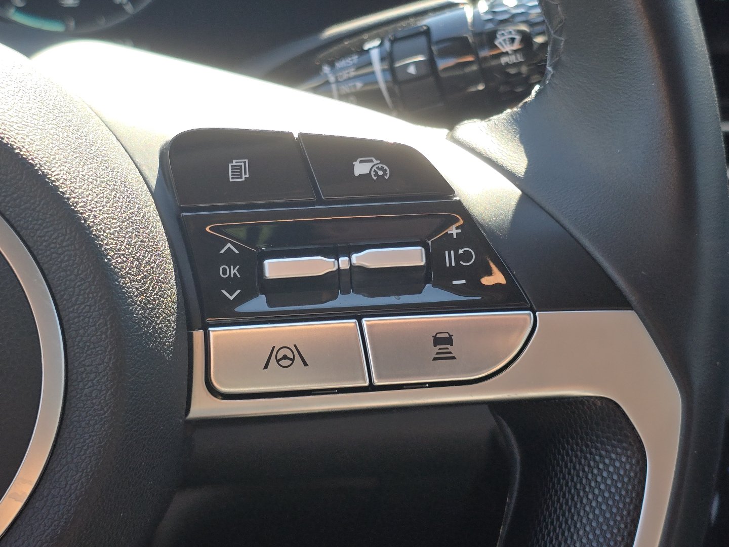 Used 2024 Hyundai Elantra Limited FWD image 16