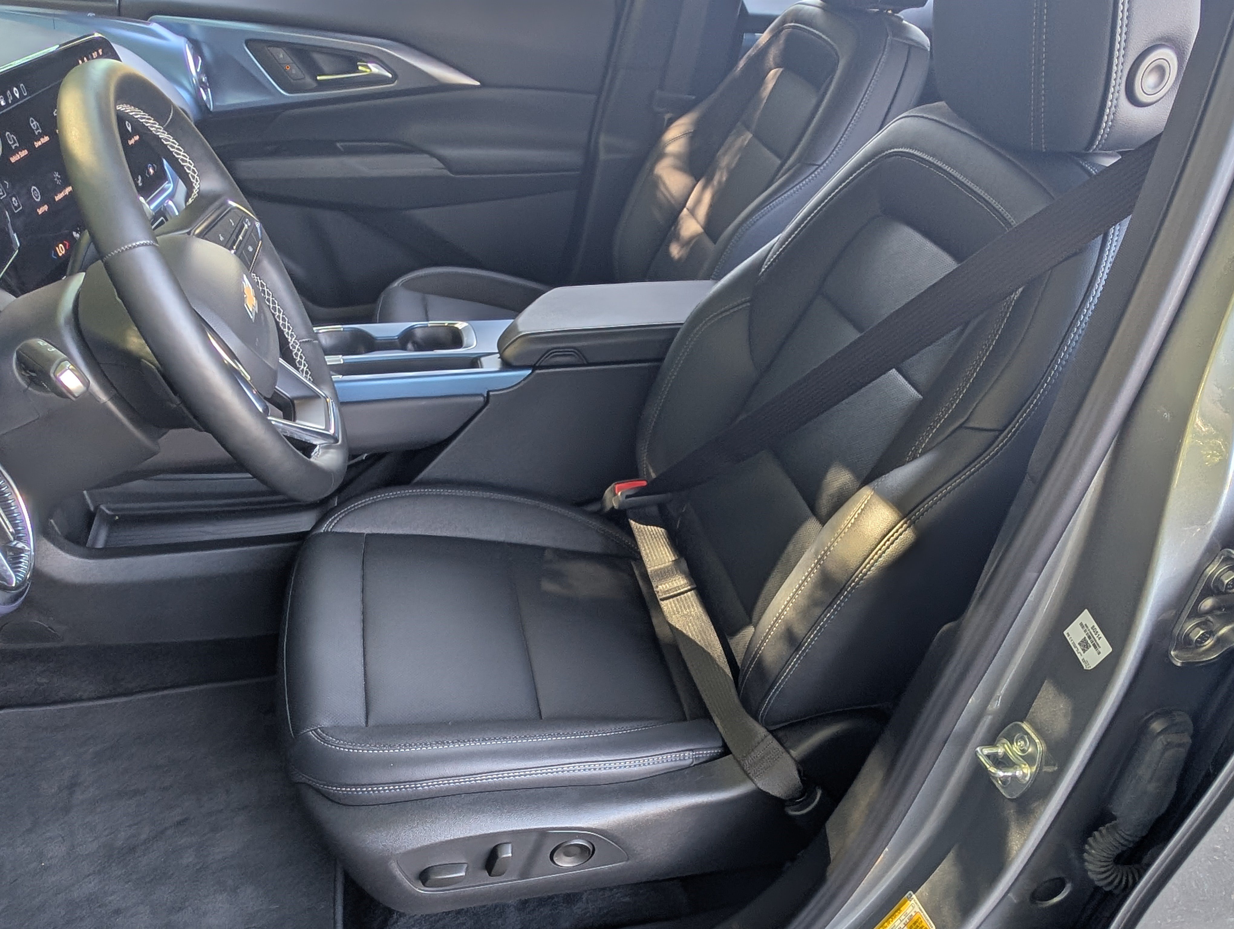 Used 2025 Chevrolet Equinox EV LT FWD image 16