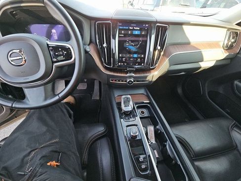 Used 2023 Volvo XC60 B5 Ultimate image 6