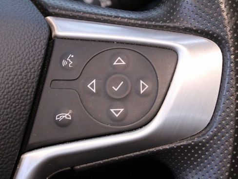 Used 2023 GMC Acadia SLE image 24