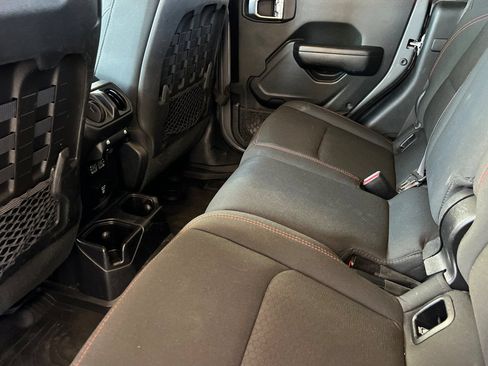 Used 2020 Jeep Gladiator Rubicon AWD/4WD image 16