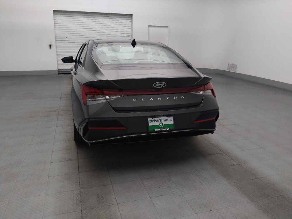 Used 2024 Hyundai Elantra SEL w/ Convenience Package FWD image 6
