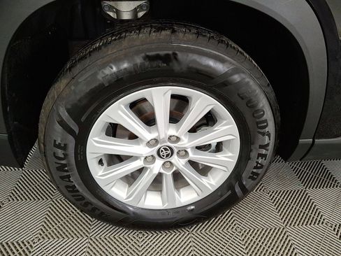 Certified 2025 Toyota Grand Highlander AWD image 27