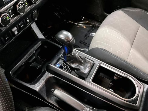 Used 2022 Toyota Tacoma TRD Sport w/ Technology Package image 16