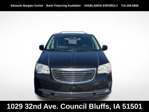 Used 2015 Chrysler Town & Country Touring FWD image 2