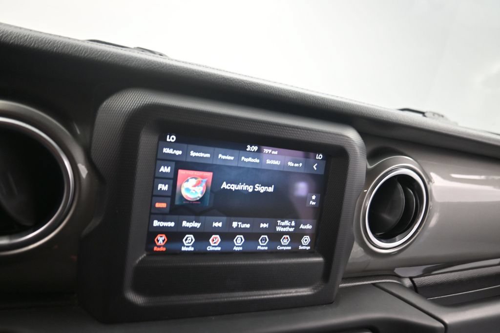 Used 2019 Jeep Wrangler Unlimited Sahara AWD/4WD image 12