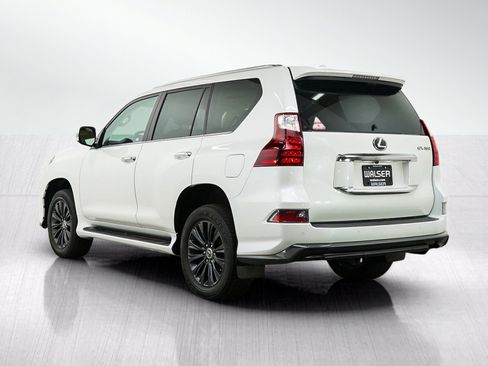 Used 2022 Lexus GX 460 Premium w/ Accessory Package AWD/4WD image 3