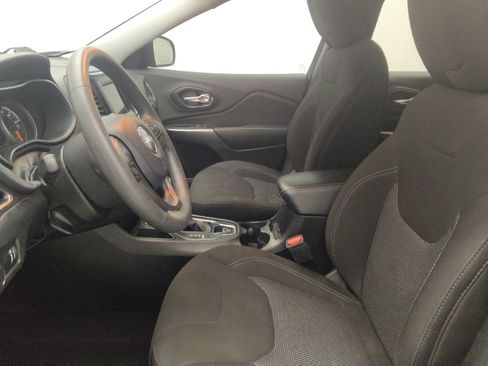 Used 2021 Jeep Cherokee Latitude FWD image 17