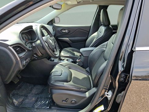 Certified 2020 Jeep Cherokee Latitude Plus w/ Comfort/Convenience Group AWD/4WD image 13