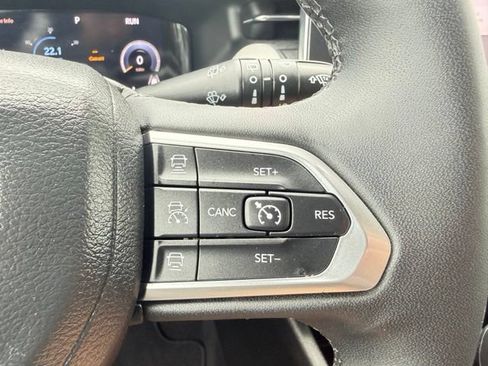 Used 2023 Jeep Compass Limited w/ Elite Group AWD/4WD image 18