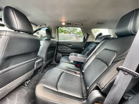Used 2023 Nissan Pathfinder SL FWD image 24