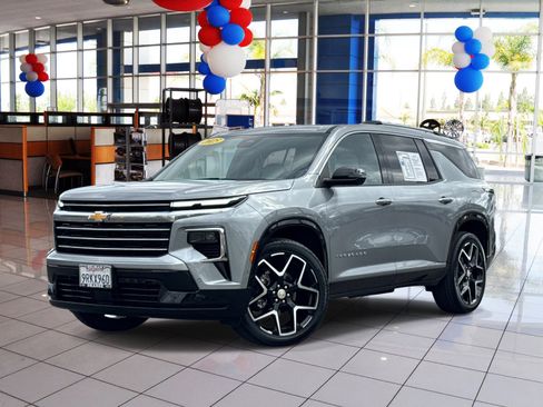 Used 2025 Chevrolet Traverse High Country AWD/4WD image 1