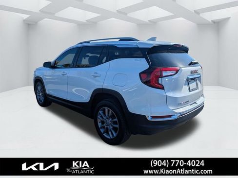 Used 2024 GMC Terrain SLT AWD/4WD image 5
