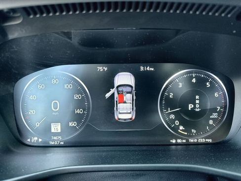 Used 2020 Volvo XC40 T5 R-Design image 23