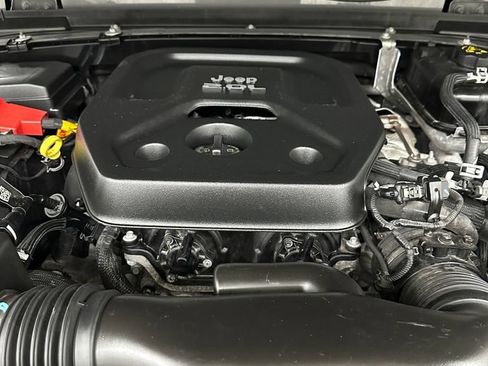 Used 2022 Jeep Wrangler Unlimited Sahara w/ Cold Weather Group AWD/4WD image 7