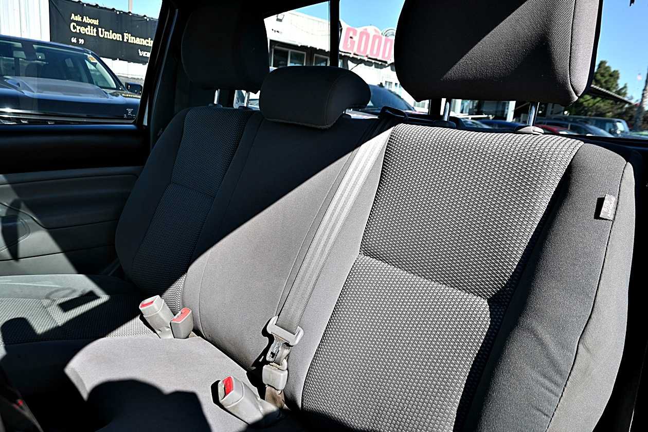 Used 2012 Toyota Tacoma 2WD Regular Cab image 12